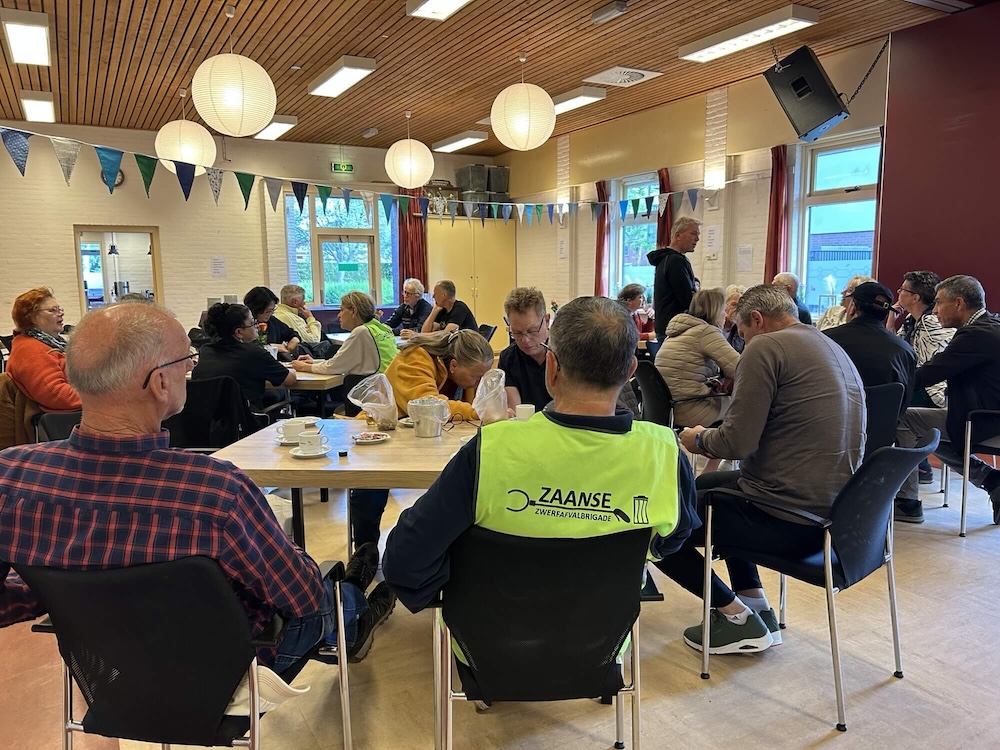 Zwerfaval actie de Pelikaan Krommenie Zaanstad