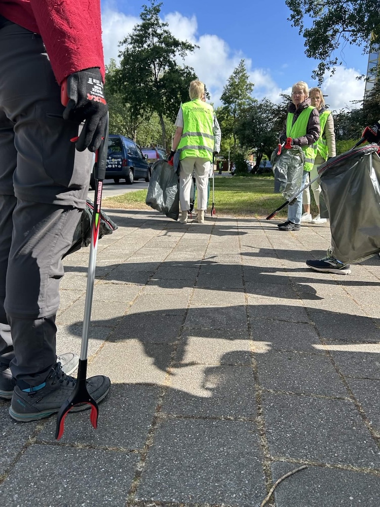 Zwerfaval actie de Pelikaan Krommenie Zaanstad